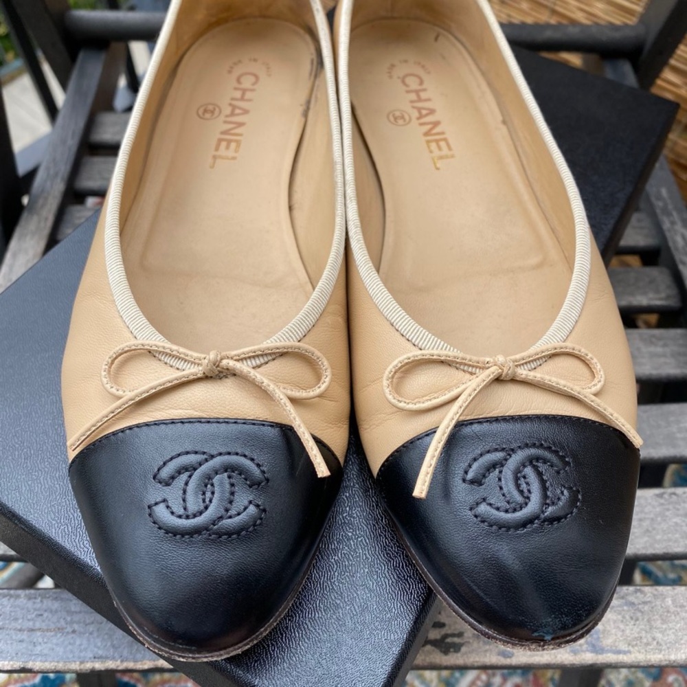 Classic beige/black CHANEL ballerina flats.